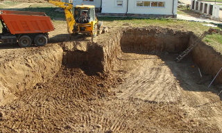 Рытье котлованов под фундамент в Кореновске – цена от 2538 руб. за м3 | 2Землекопа-Кнв